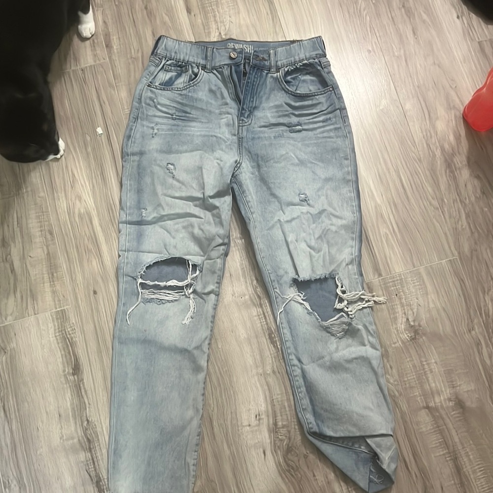 Comfy rue 21 jeans. Front pockets are weird and I don’t like the color.
